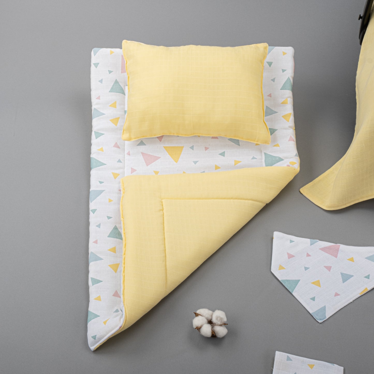 10 Piece - Newborn Sets - Seasonal - Yellow Muslin - Colored Triangles