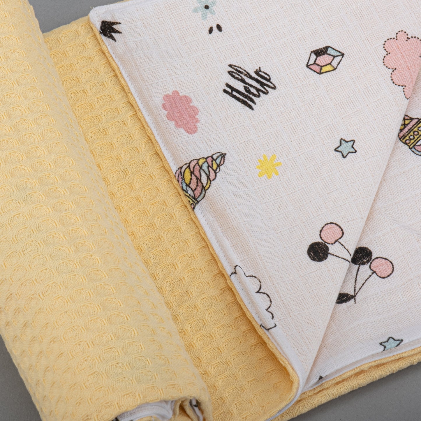 Pique Blanket - Double Side - Yellow Honeycomb - Flying Hearts