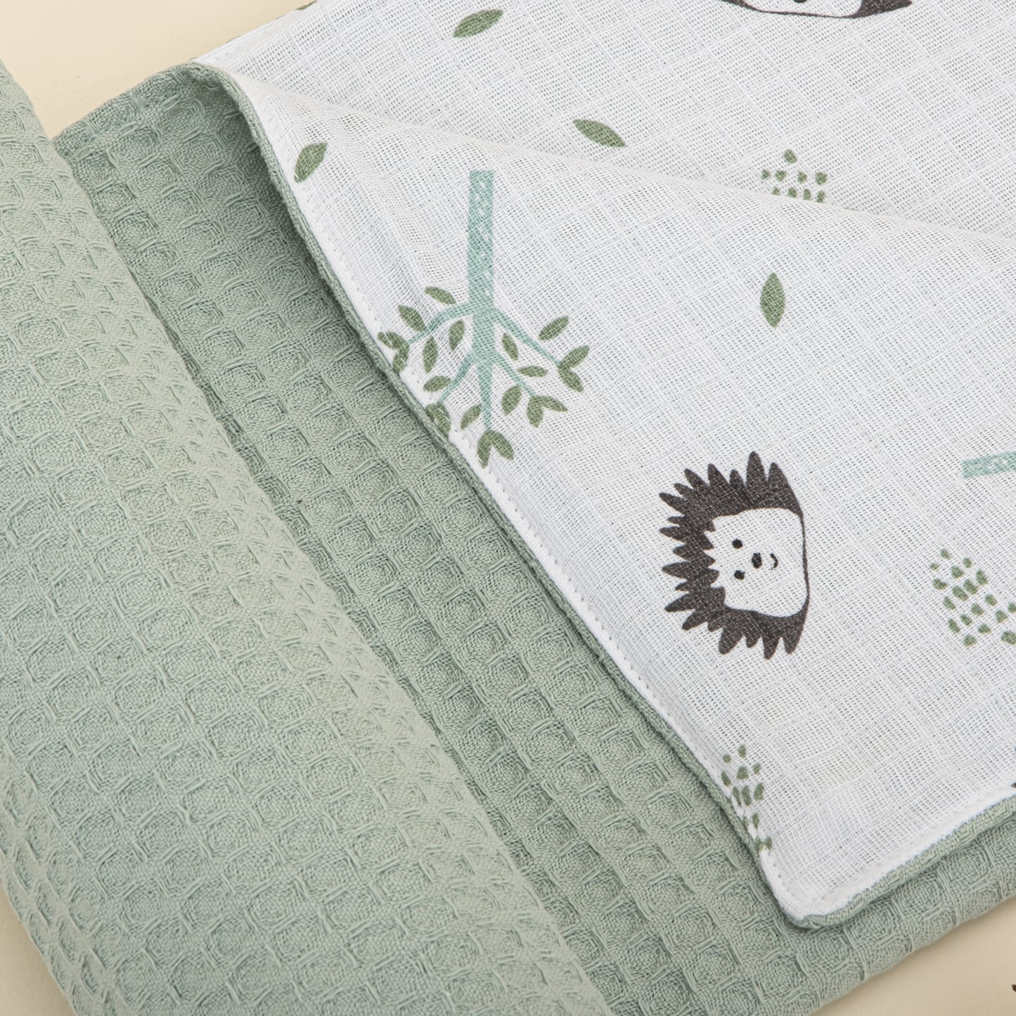 Pique Blanket - Double Side - Green Honeycomb - Hedgehog